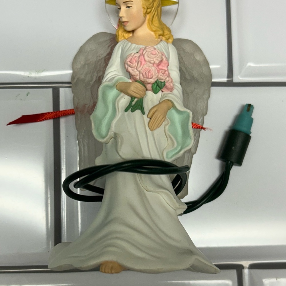 Vintage Hallmark Keepsake Christmas Ornament Magic Llight "Glowing Angel" No Box